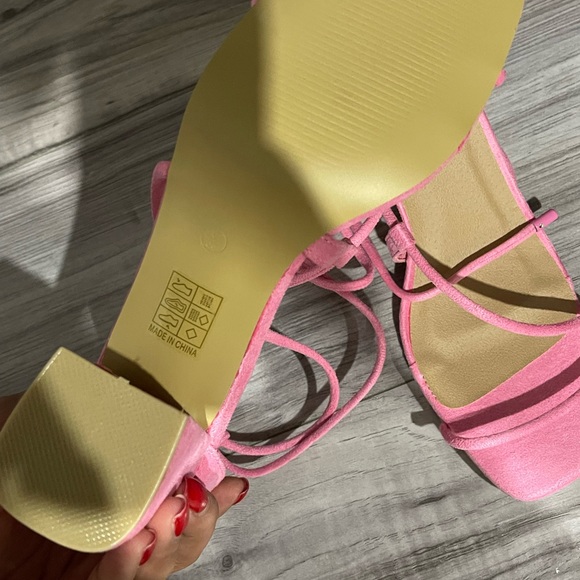 PRETTYLITTLETHING PINK HEELS - Picture 3 of 3